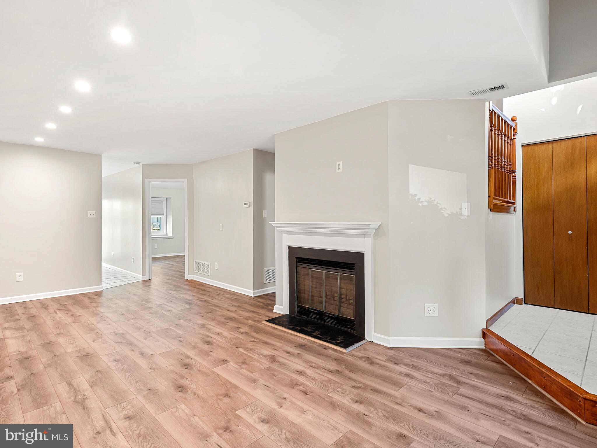 LIONGATE - Residential Lease