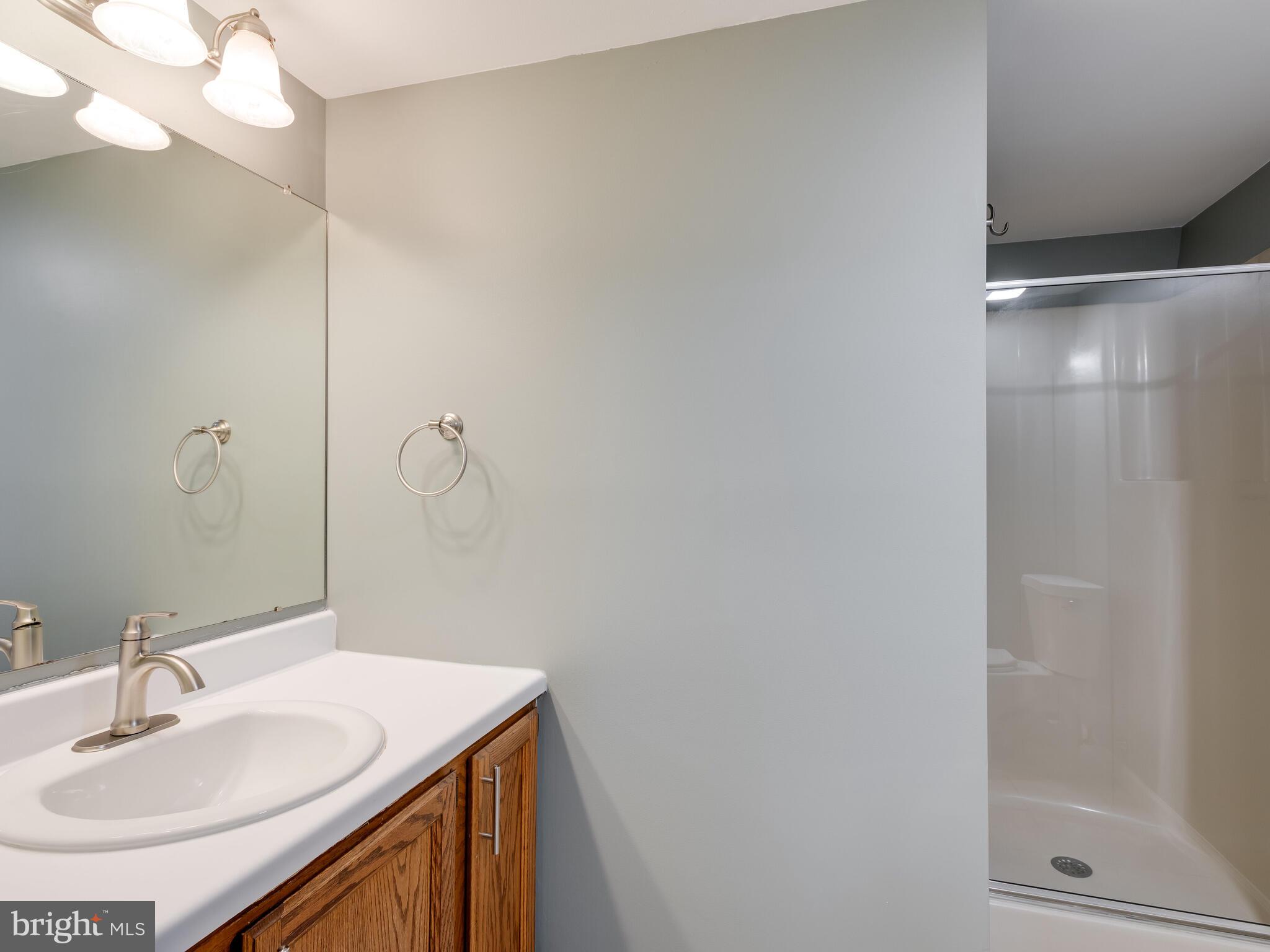 LIONGATE - Residential Lease