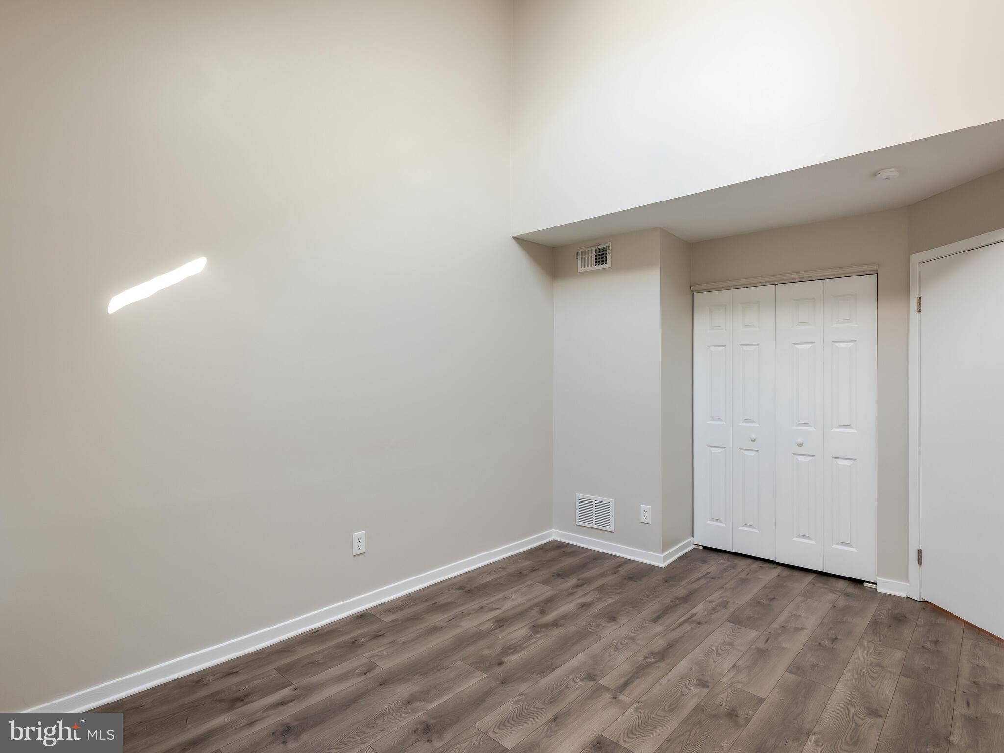 LIONGATE - Residential Lease