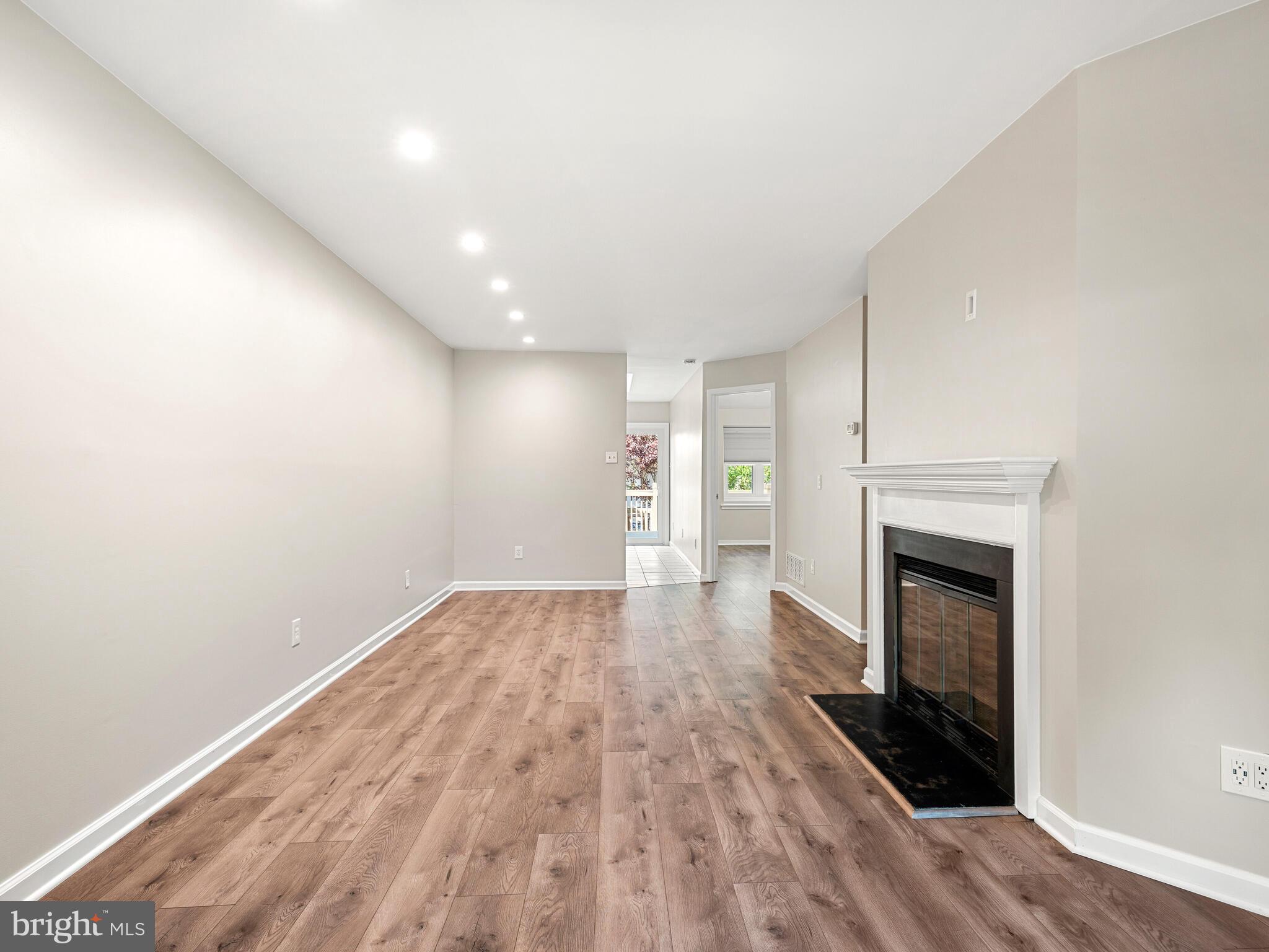 LIONGATE - Residential Lease