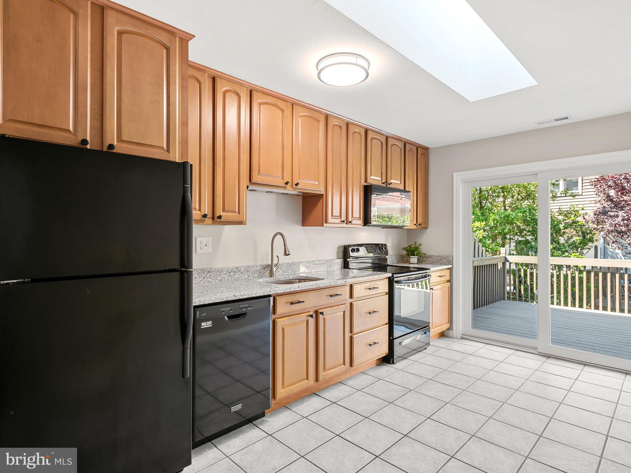 LIONGATE - Residential Lease