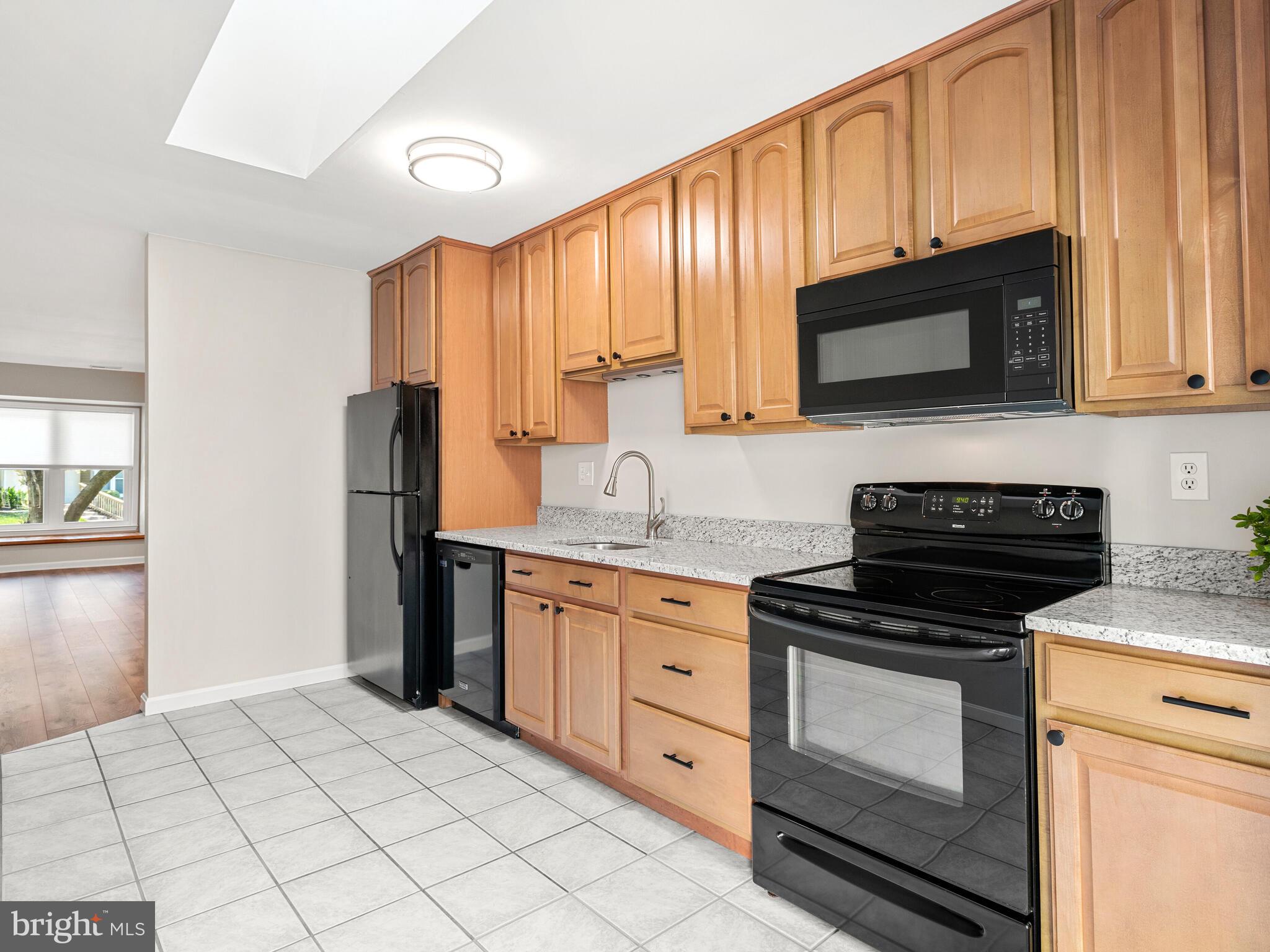 LIONGATE - Residential Lease