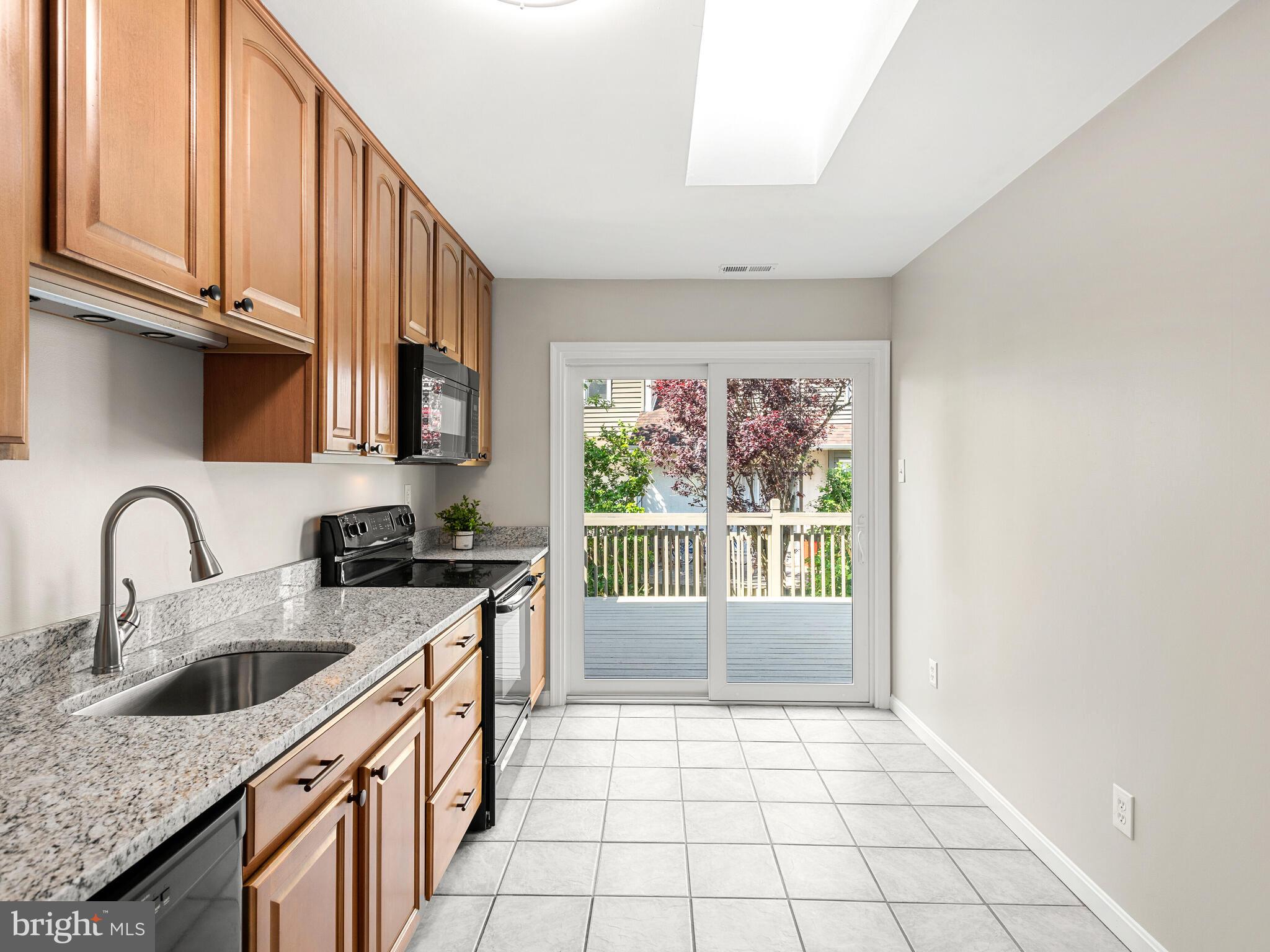 LIONGATE - Residential Lease