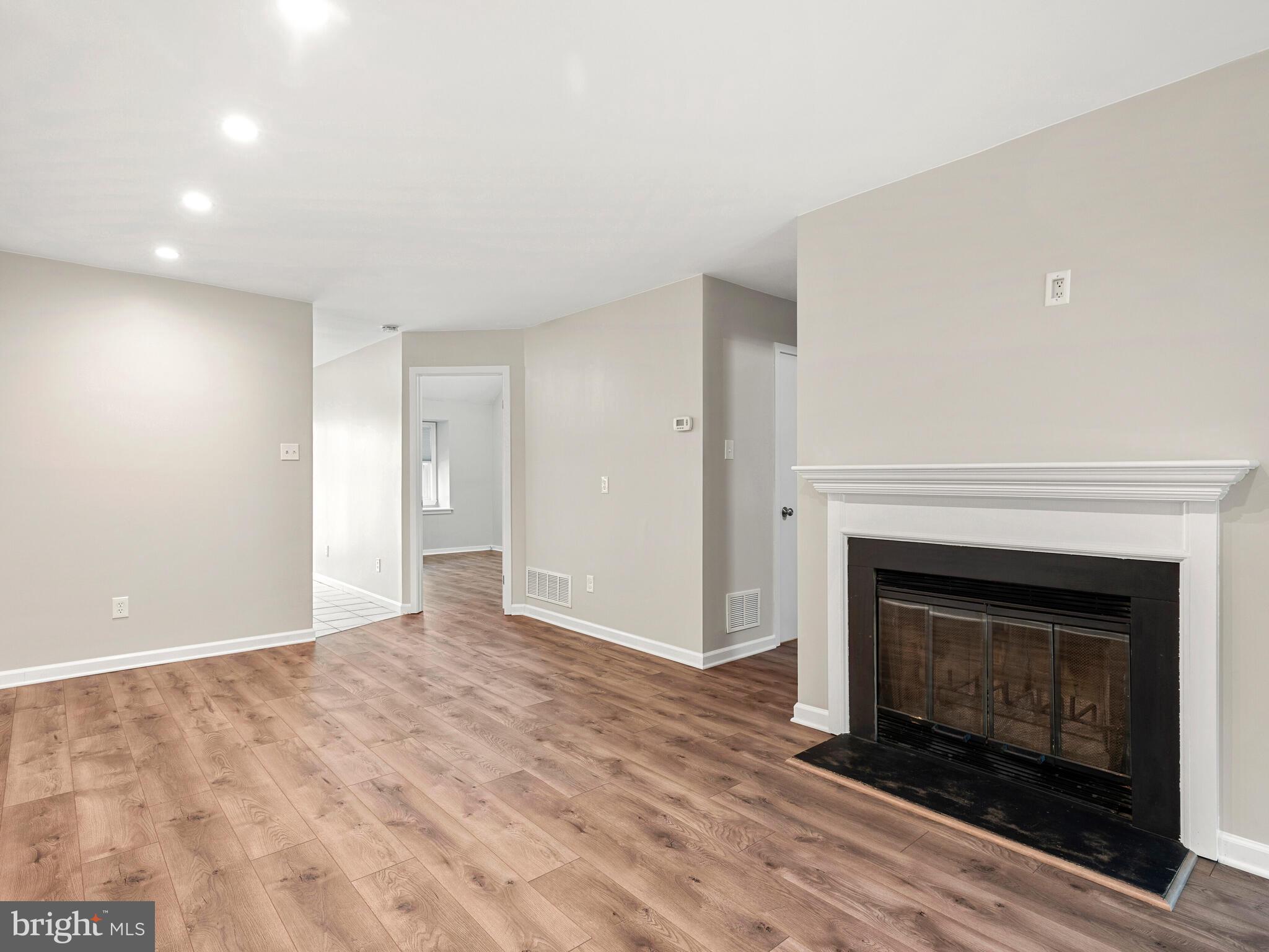 LIONGATE - Residential Lease