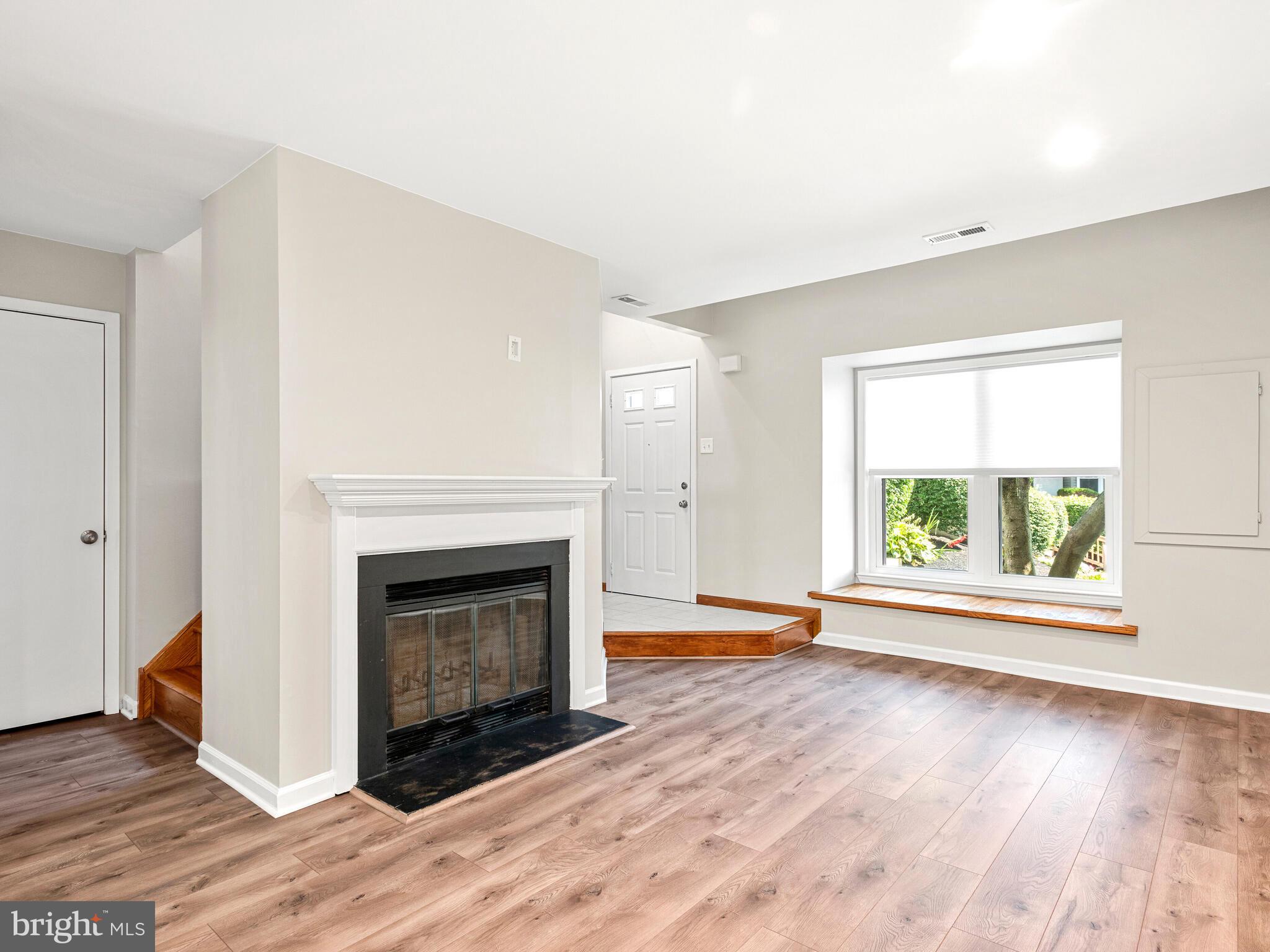 LIONGATE - Residential Lease