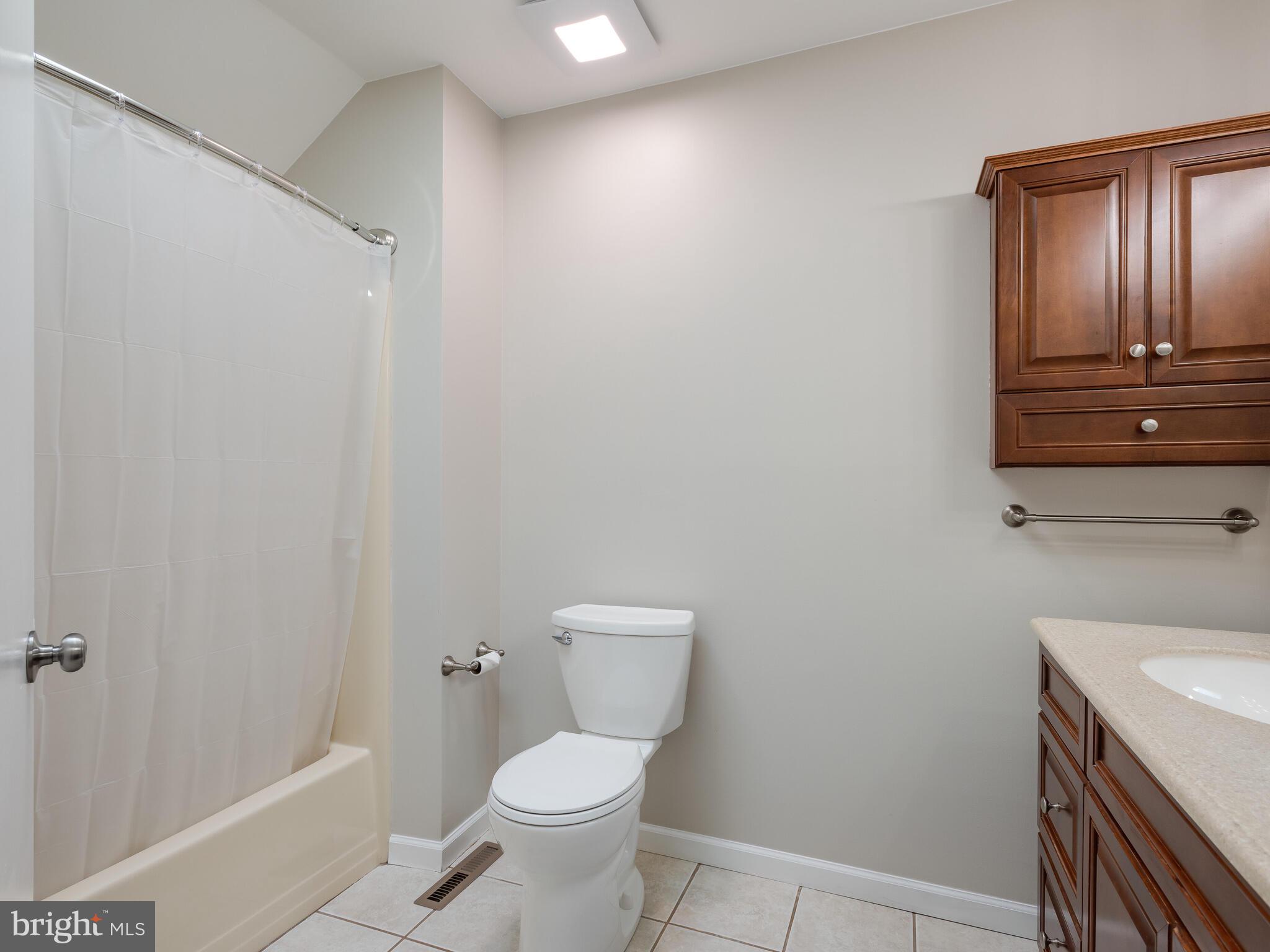 LIONGATE - Residential Lease