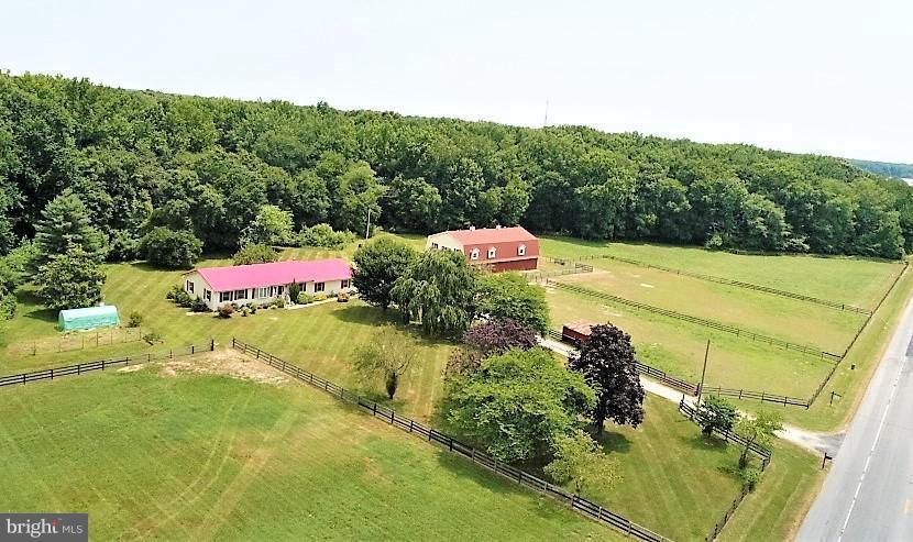 Country peace full setting. The barn has 10 stalls, tack room, and wash down stall. Huge hay loft with elevator. Multiple pastures with run in sheds. The apartment has a open floor plan that was just freshly painted with new flooring. Owner lives in house and says laundry machines in garage can be used by tenant. So if you have horses or farm animals this rental is for you. Gardening area to grow fresh vegetables. You could raise all your food on this farmette. Owner motivated so price can be negotiated.