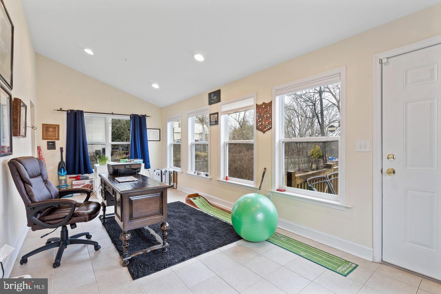 DEEPDALE - Residential Lease