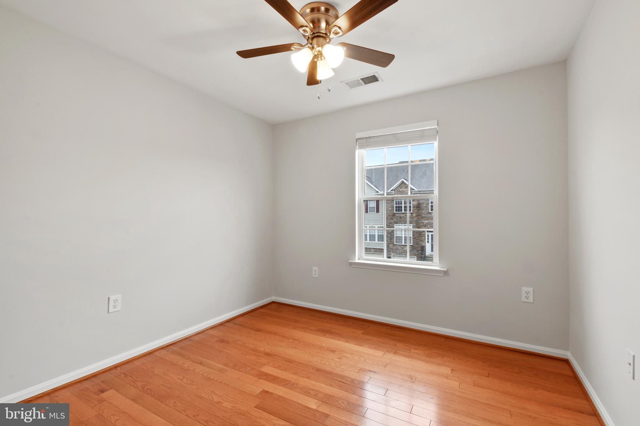 POTOMAC CROSSING - Residential