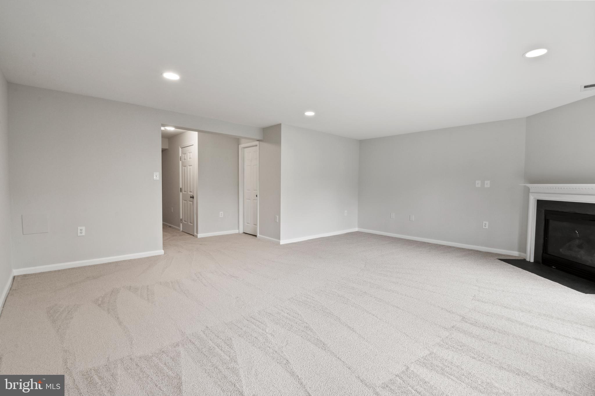 POTOMAC CROSSING - Residential