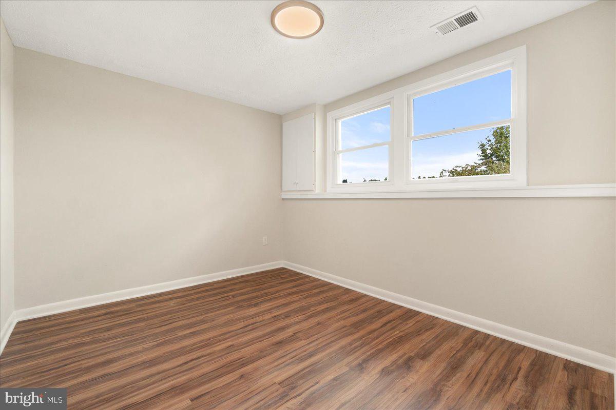 HILLCREST KNOLLS - Residential