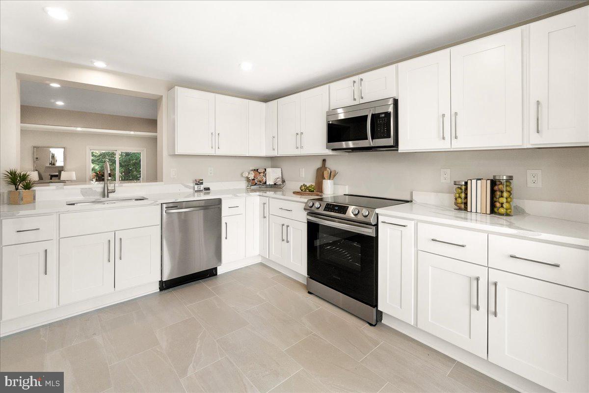 HILLCREST KNOLLS - Residential