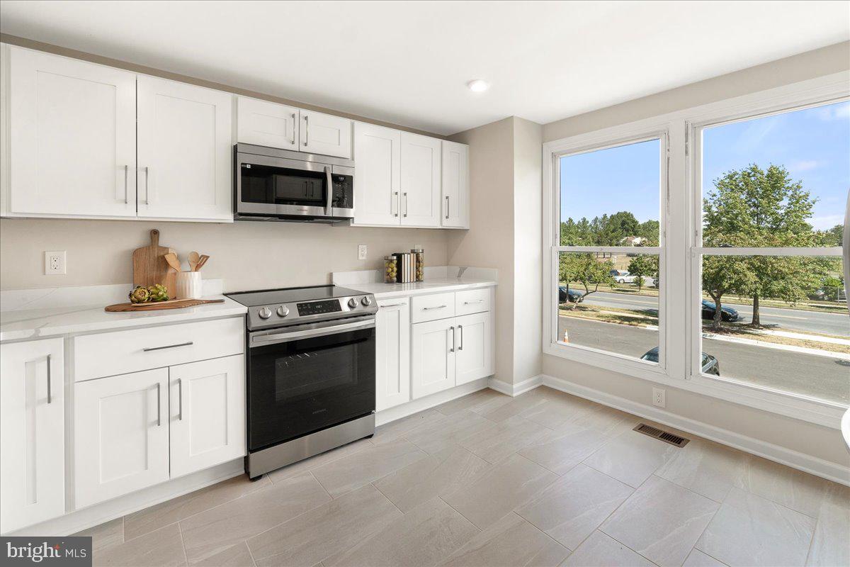 HILLCREST KNOLLS - Residential