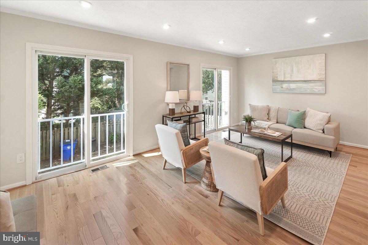 HILLCREST KNOLLS - Residential