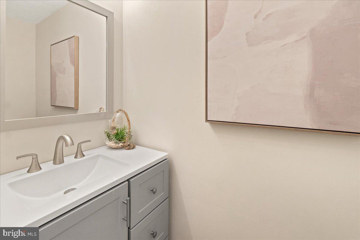 HILLCREST KNOLLS - Residential