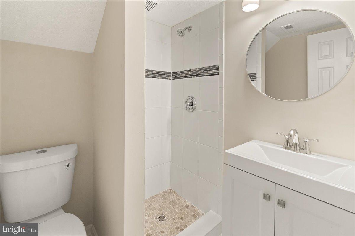 HILLCREST KNOLLS - Residential