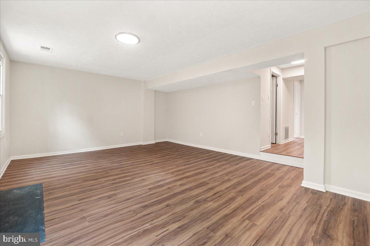 HILLCREST KNOLLS - Residential