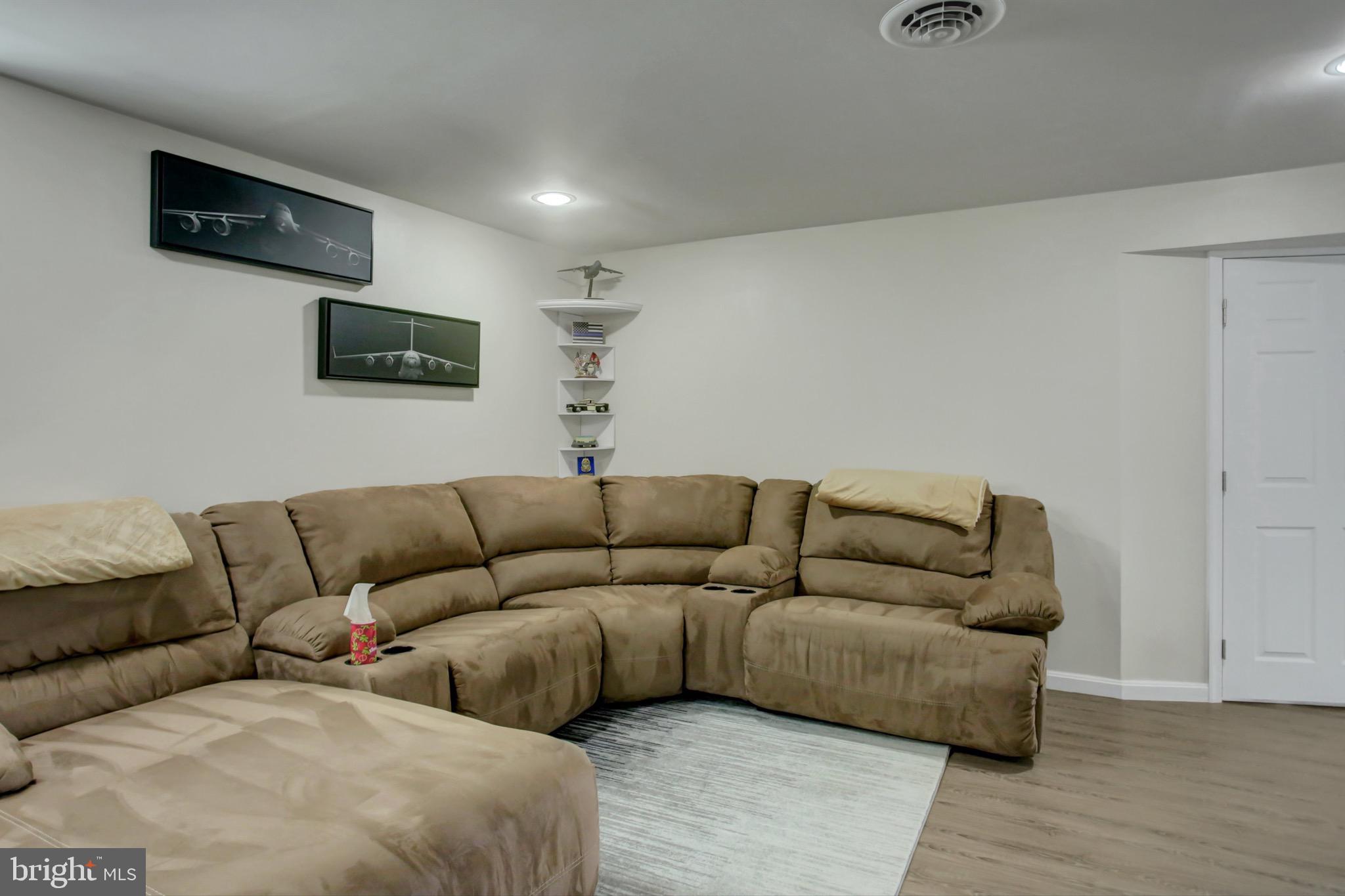 UPLAND ESTATES - Residential