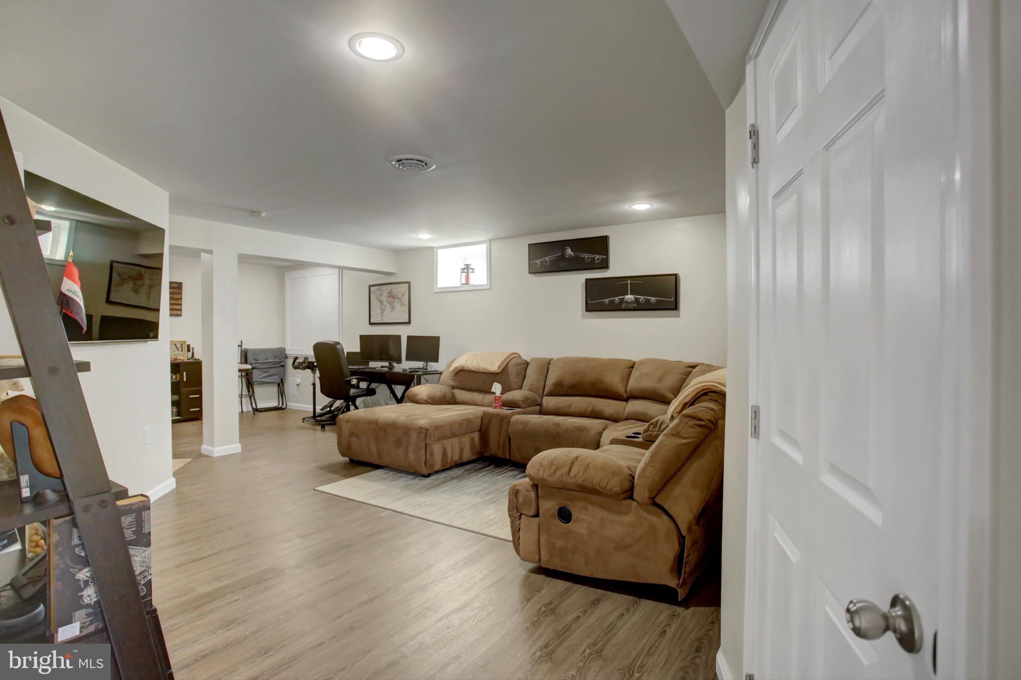 UPLAND ESTATES - Residential