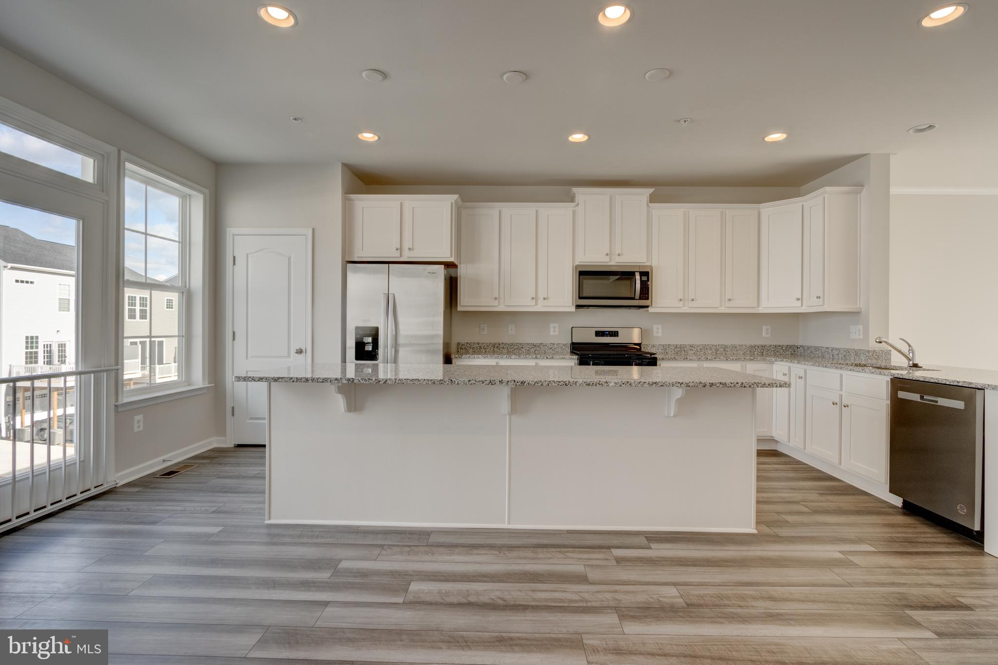 1023 FLESTER LN