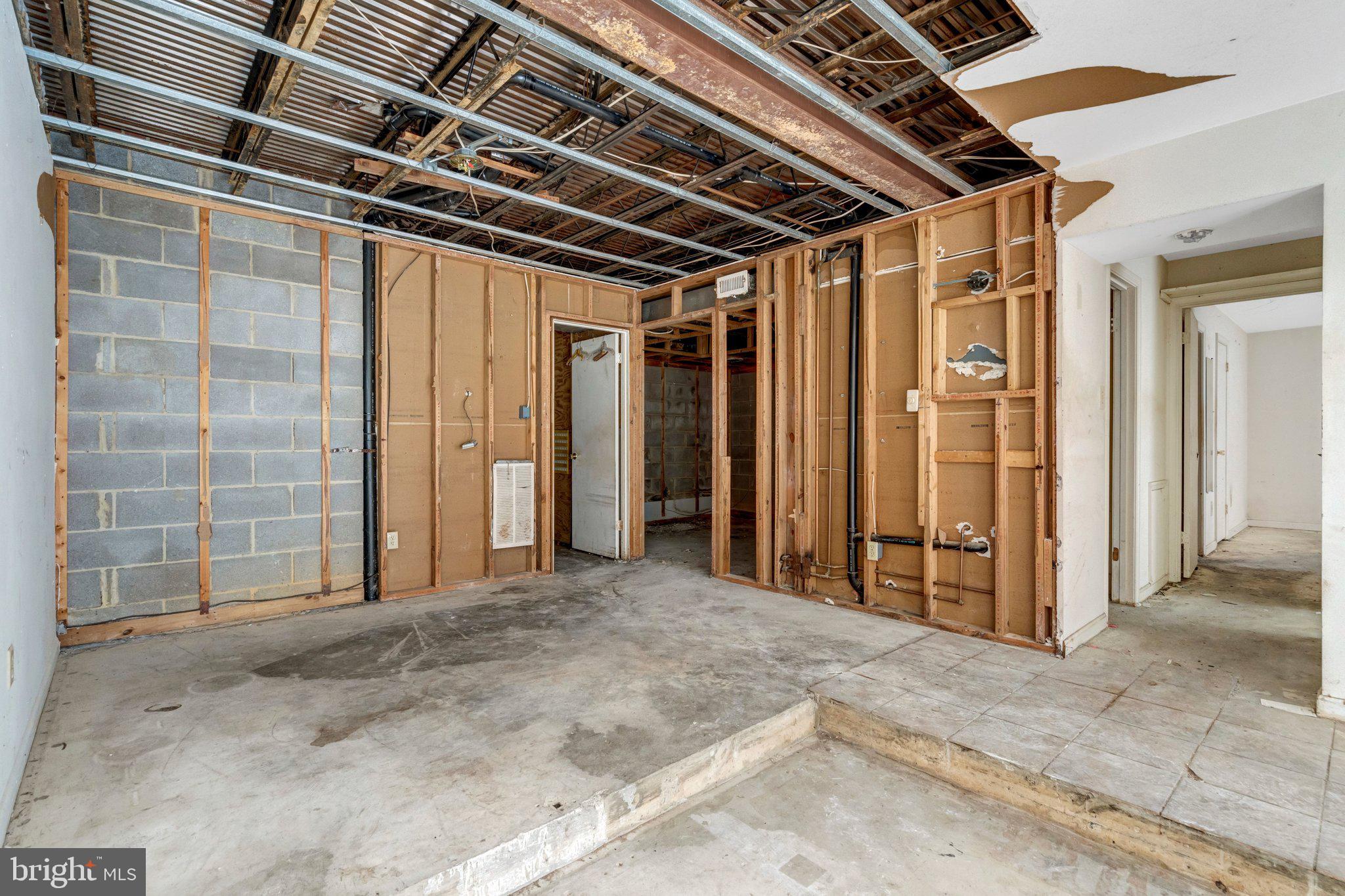 6354 FENESTRA COURT