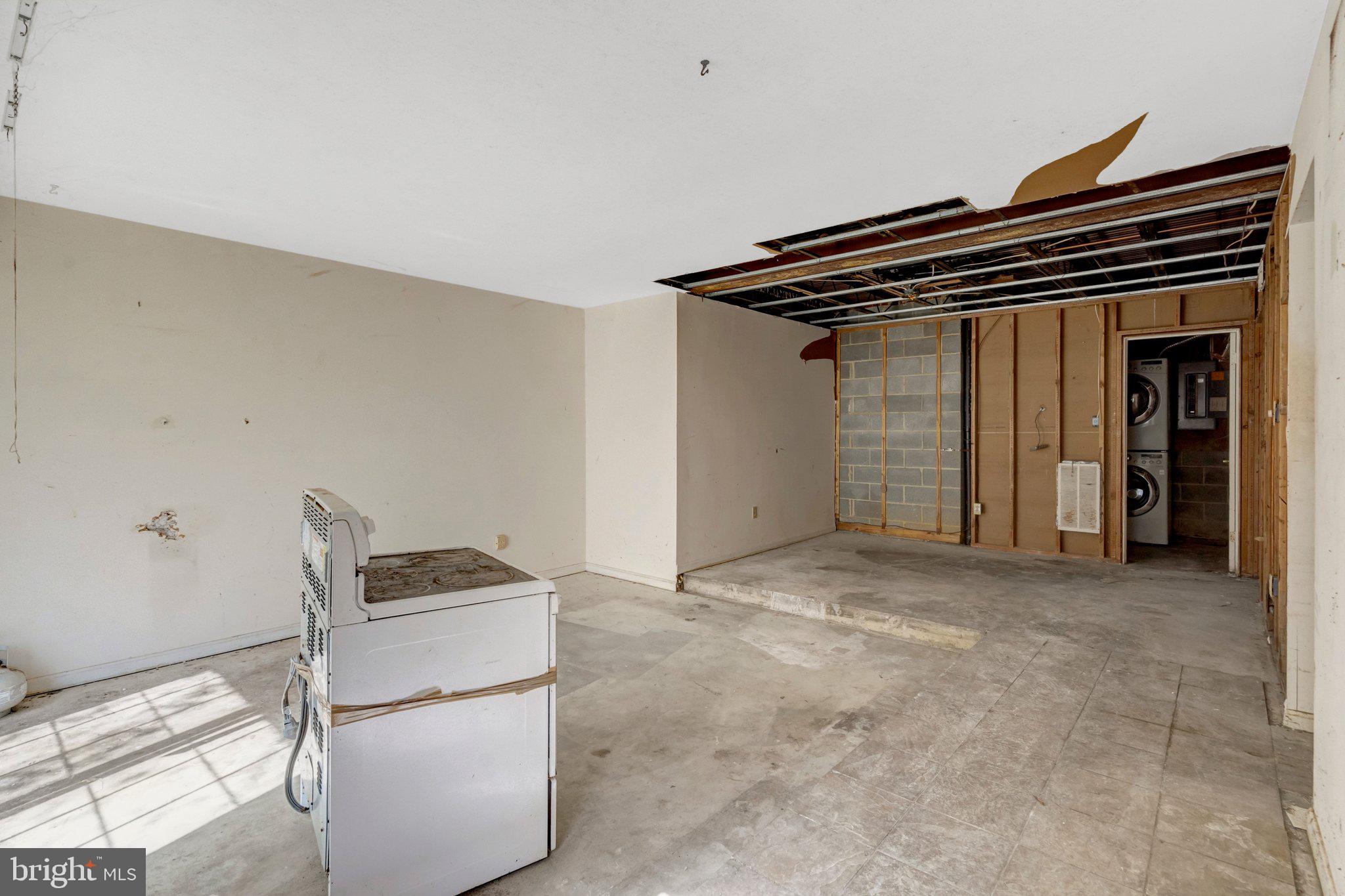 6354 FENESTRA COURT