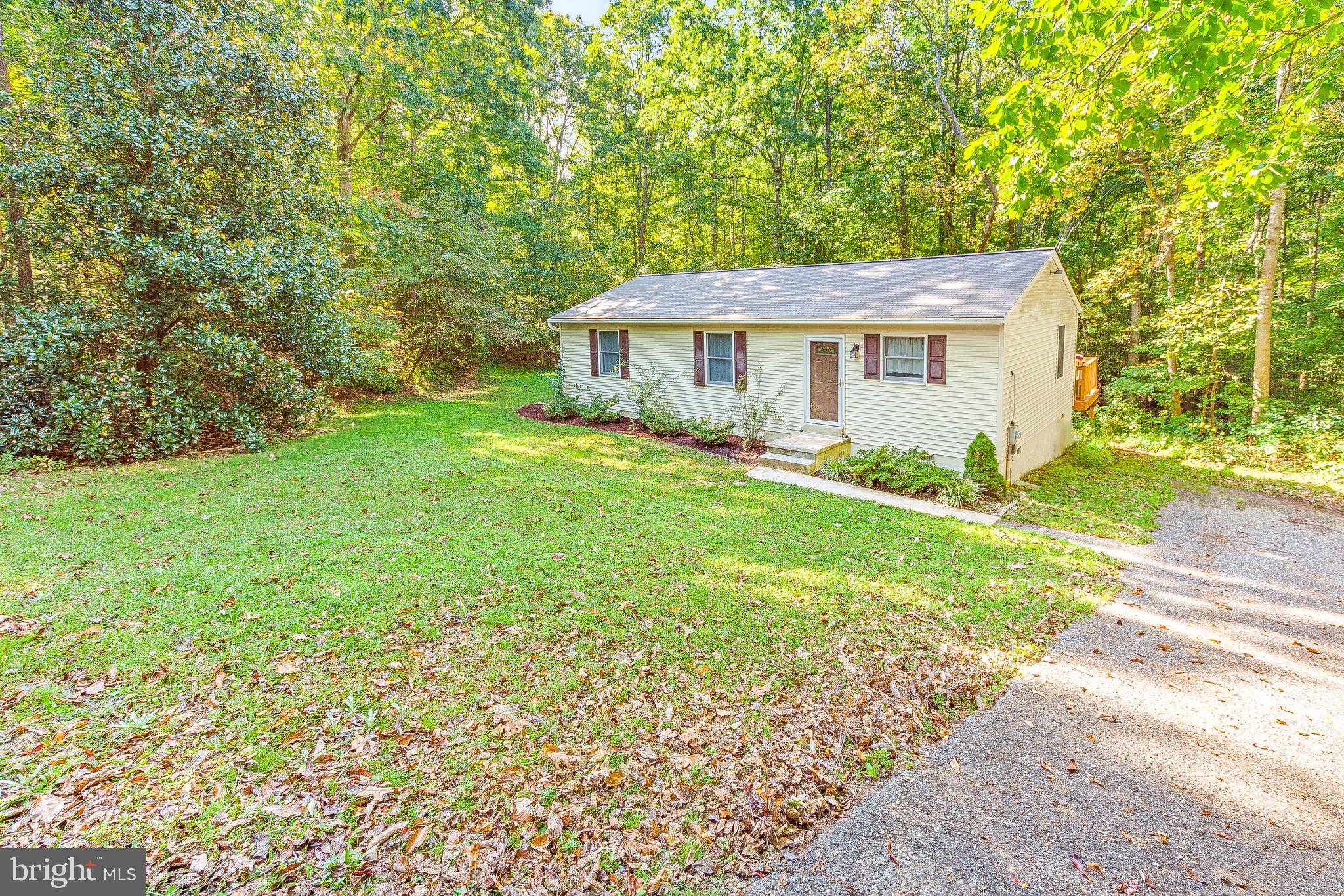 COUNTRY LAKES - Residential