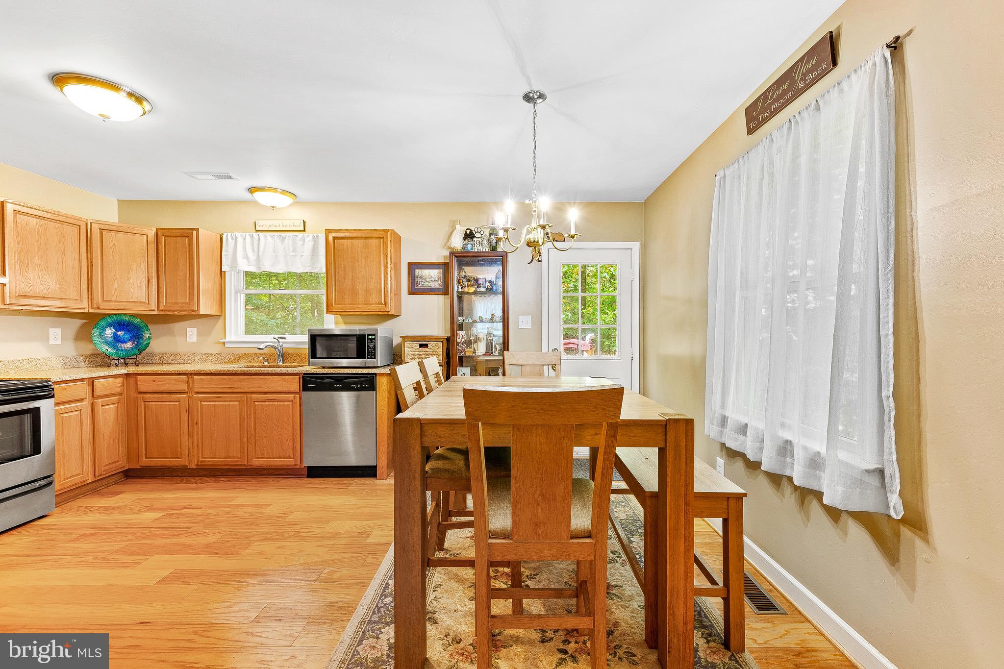 COUNTRY LAKES - Residential