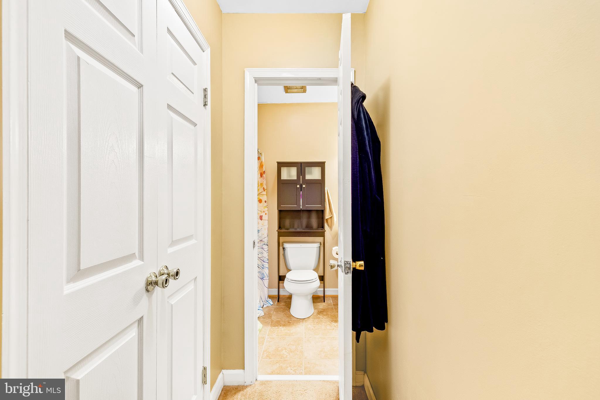 COUNTRY LAKES - Residential