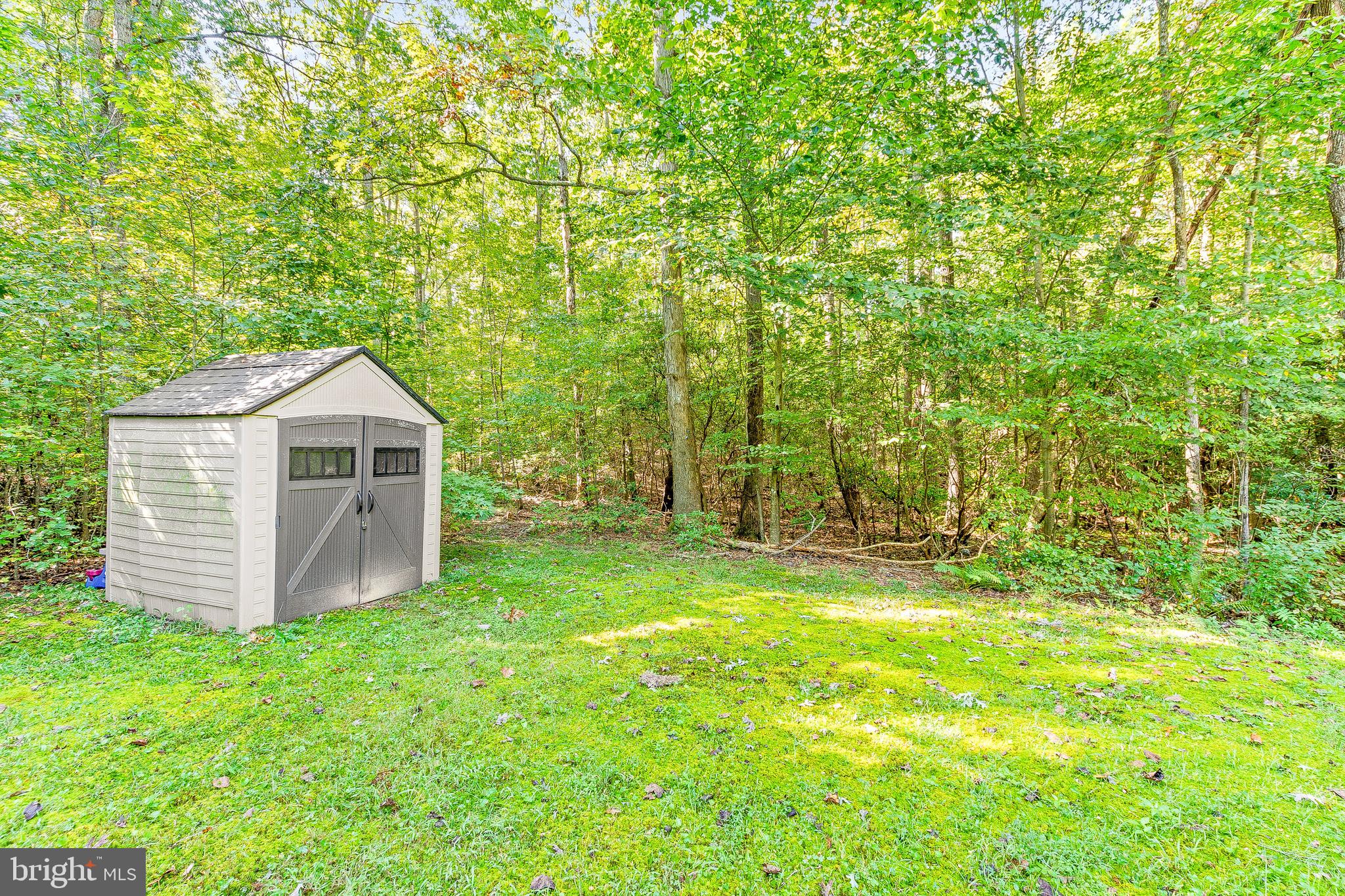 COUNTRY LAKES - Residential