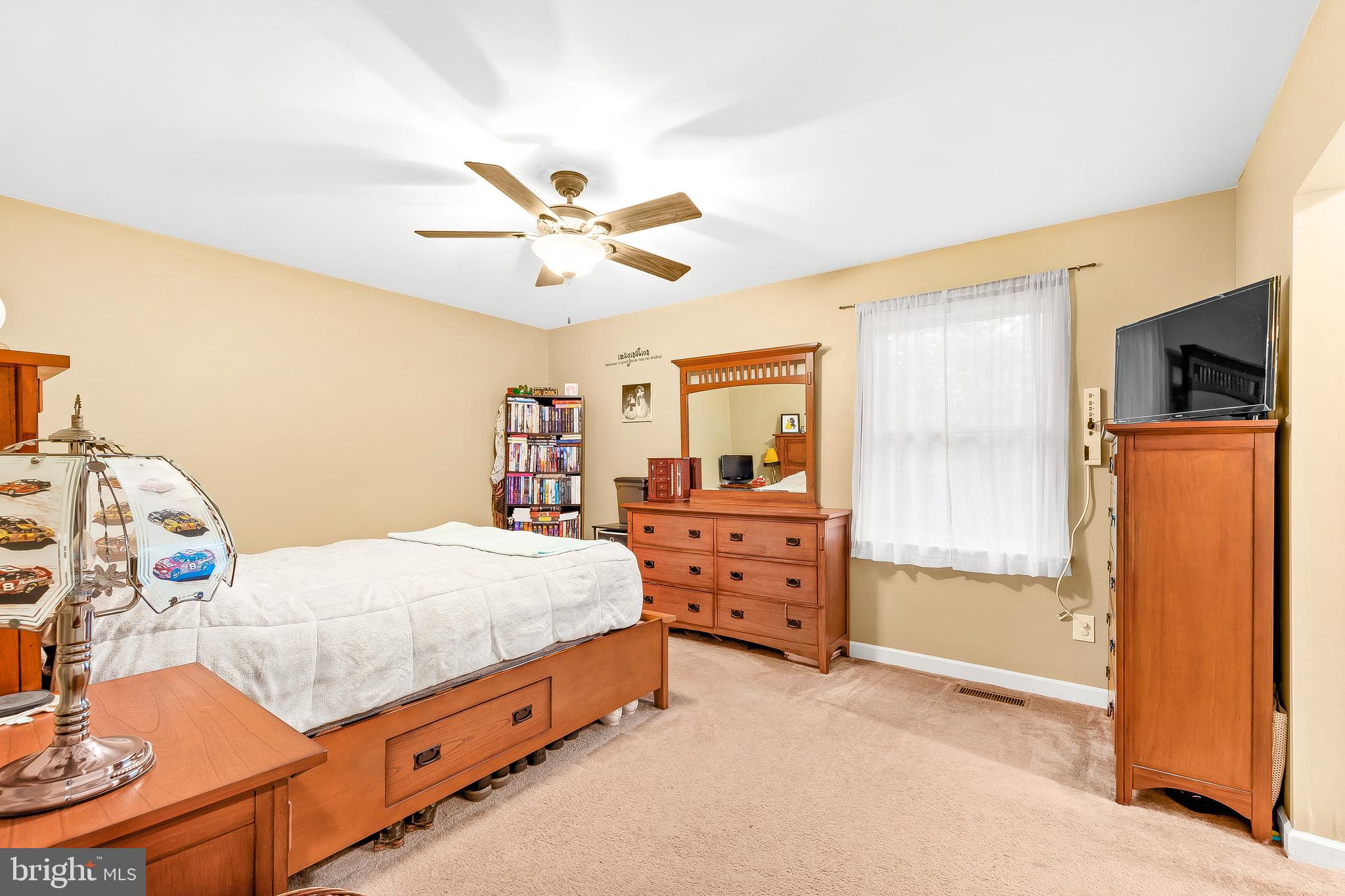 COUNTRY LAKES - Residential