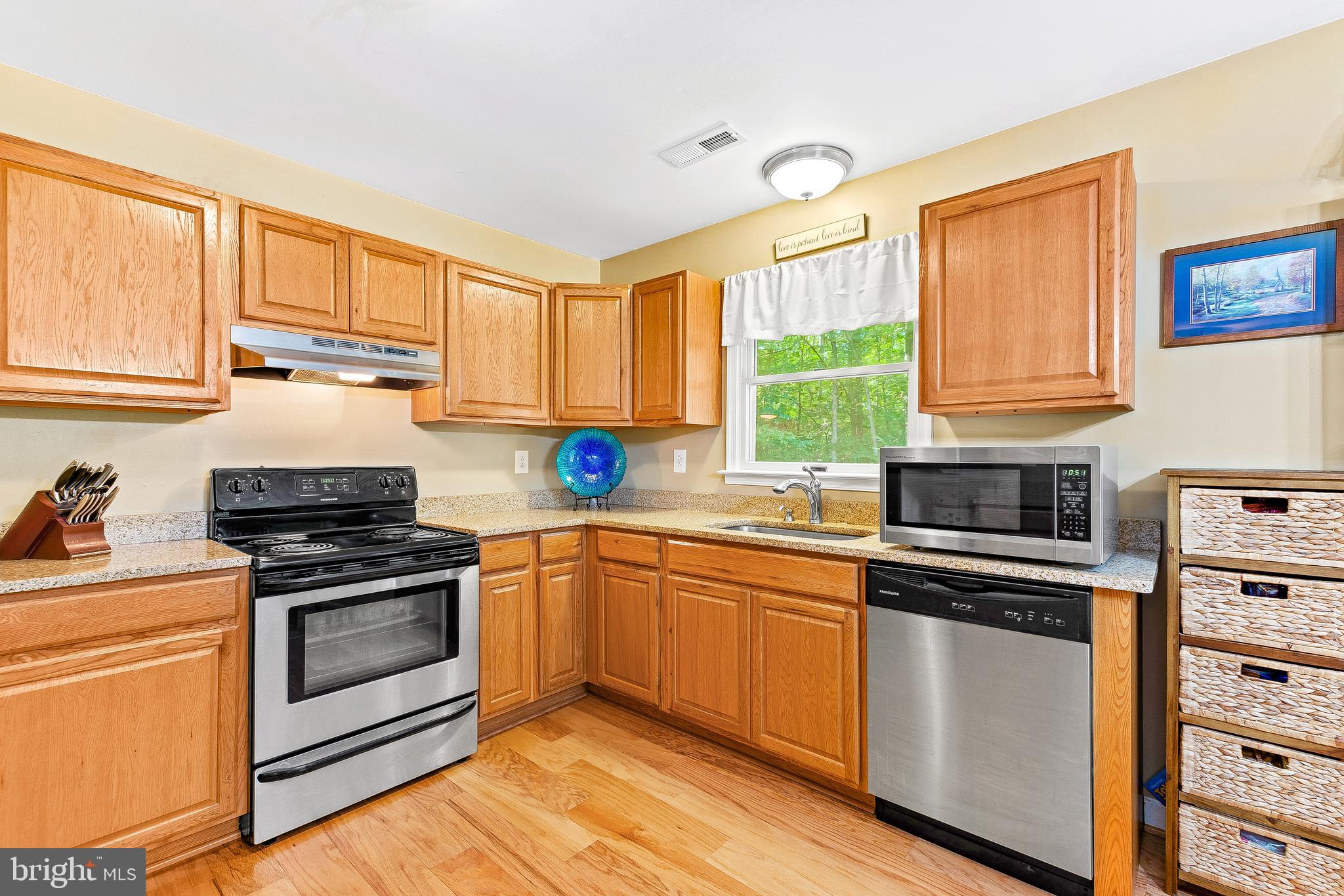 COUNTRY LAKES - Residential