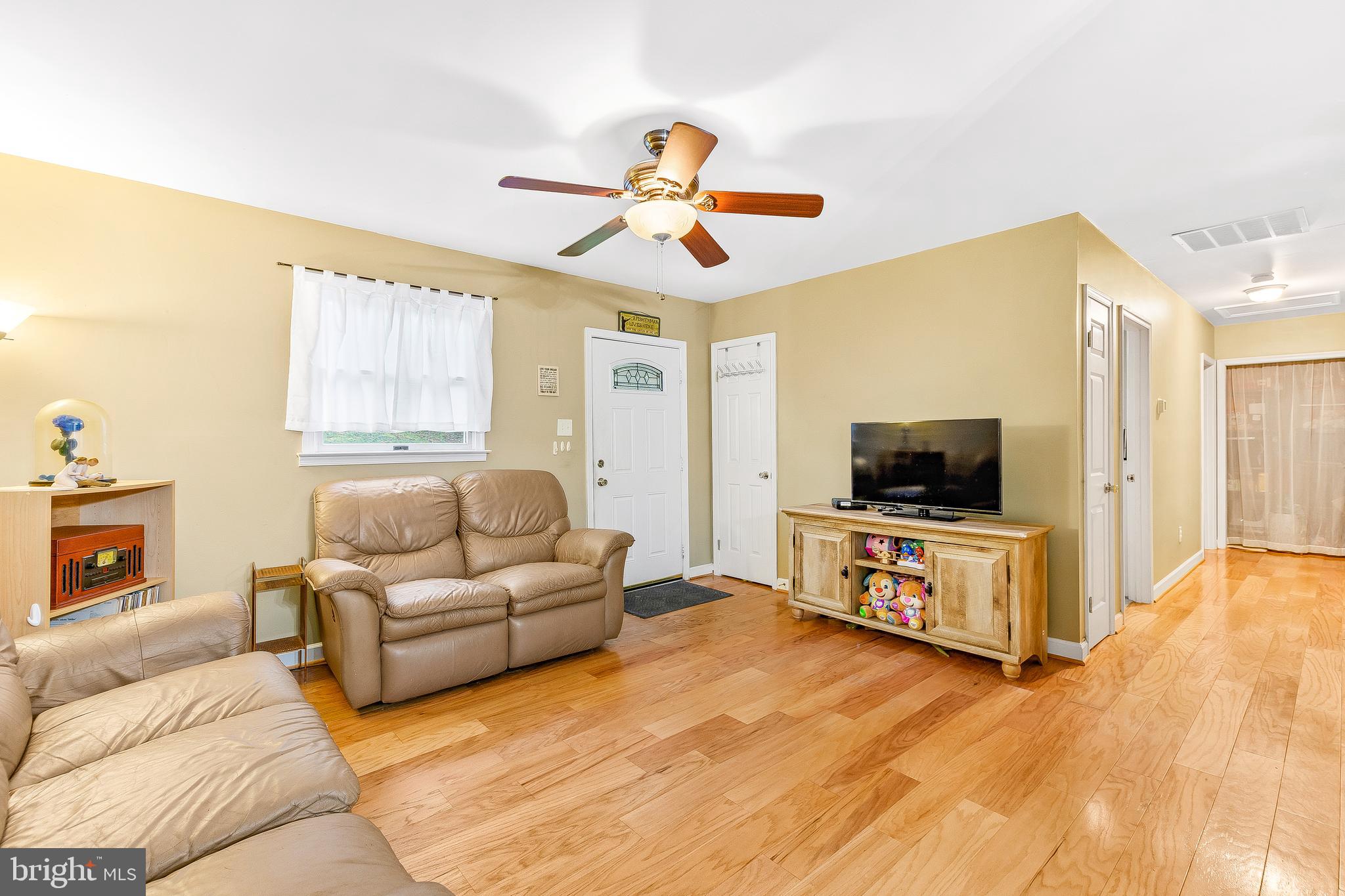 COUNTRY LAKES - Residential