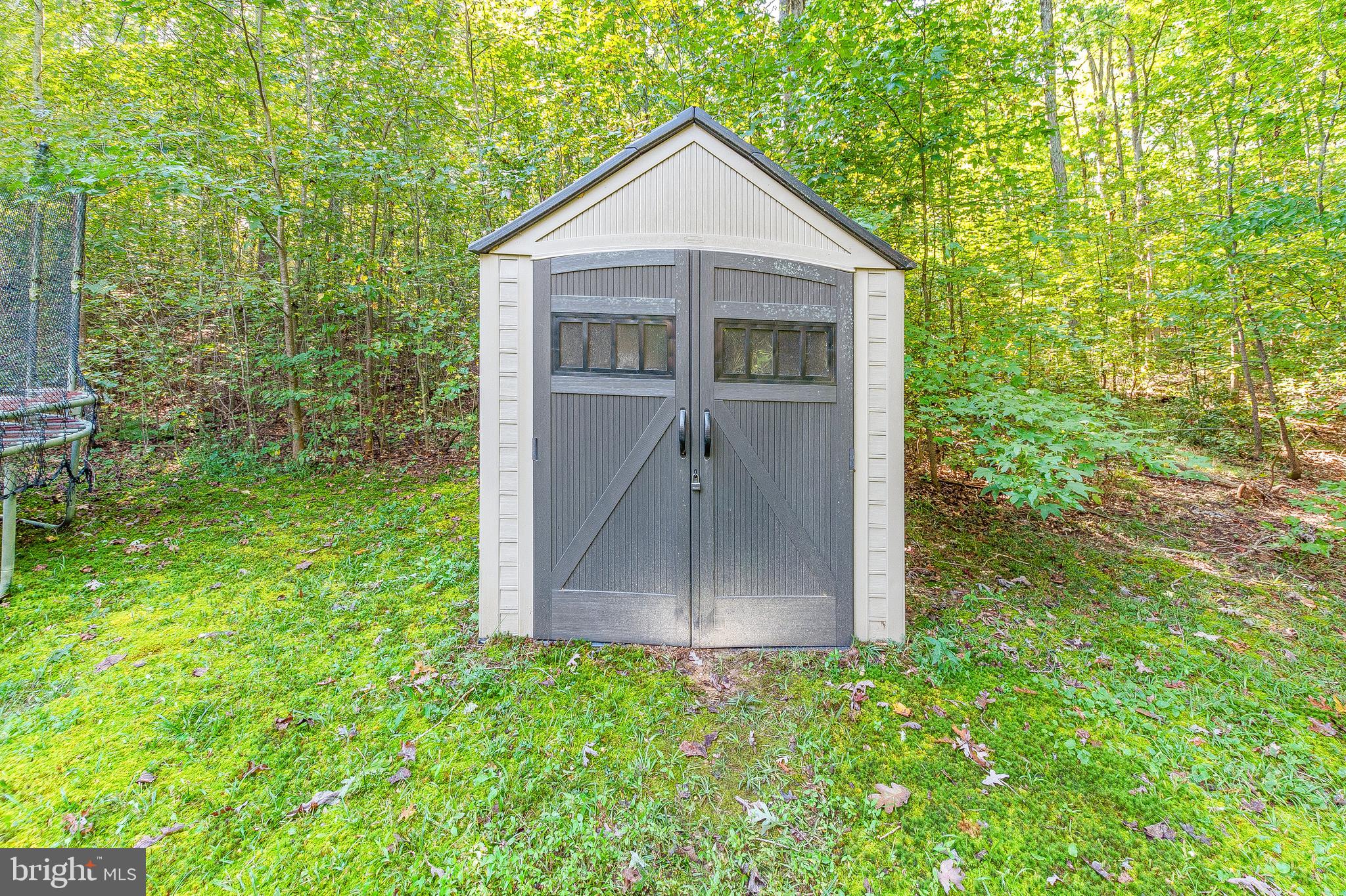 COUNTRY LAKES - Residential