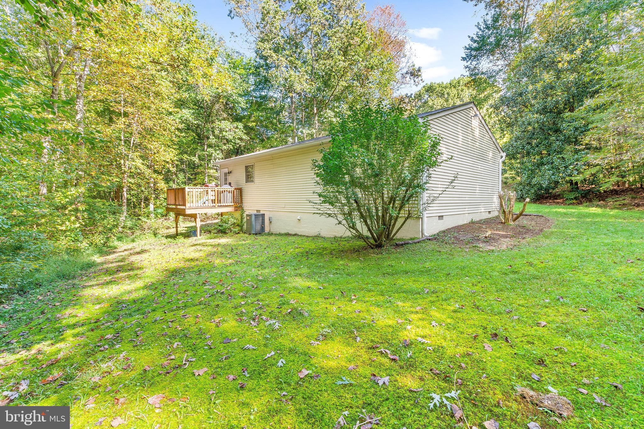 COUNTRY LAKES - Residential