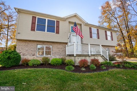 2602 AVENUE E LEVITTOWN PA 19056