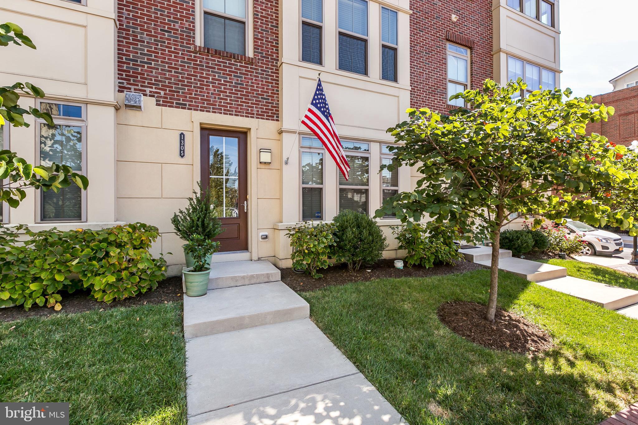 LOCUST POINT - Residential