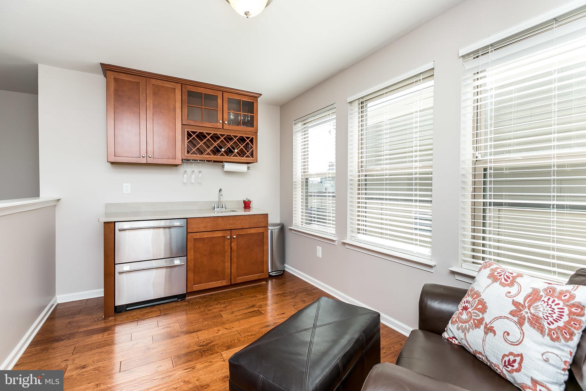 LOCUST POINT - Residential