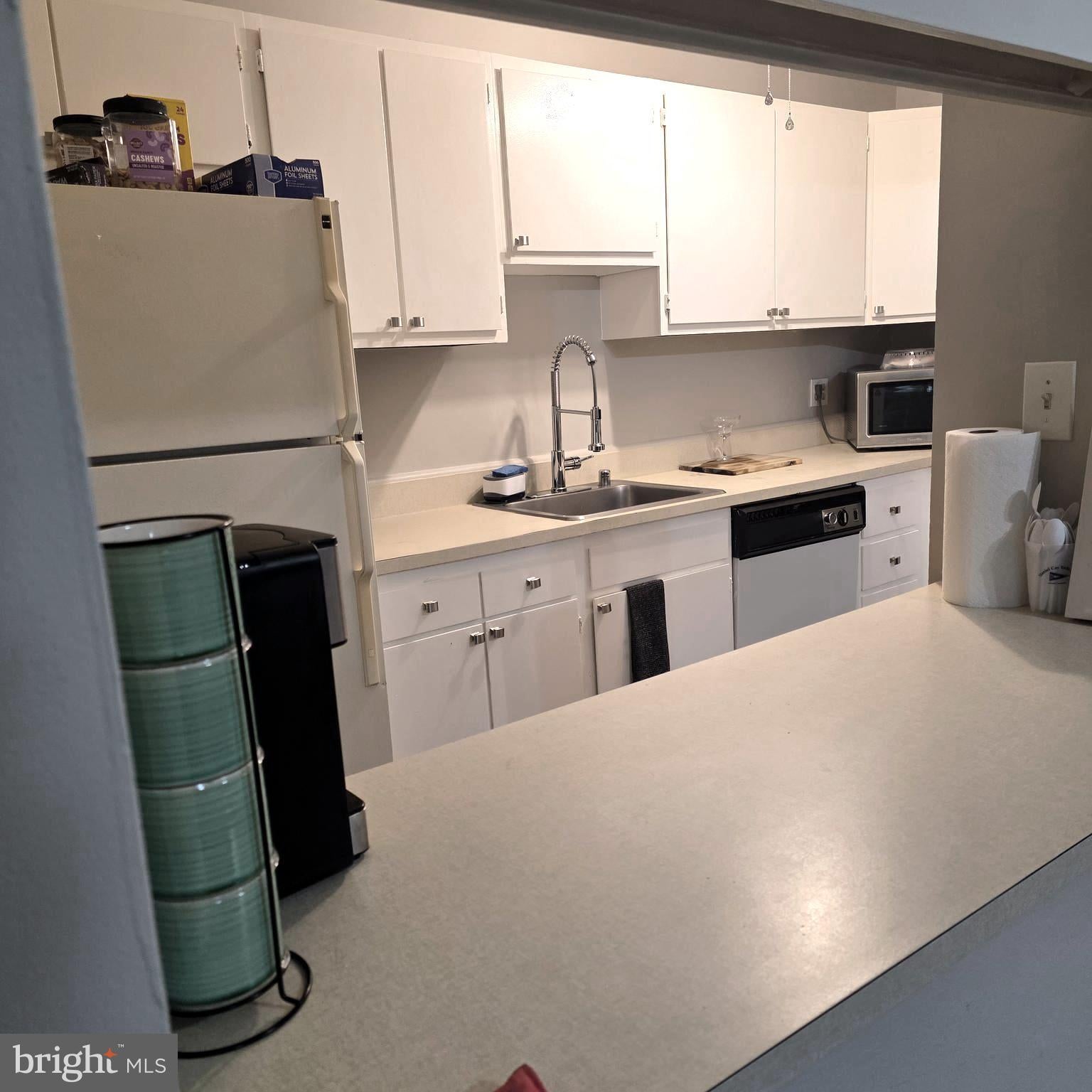 200 ERIN WAY 202