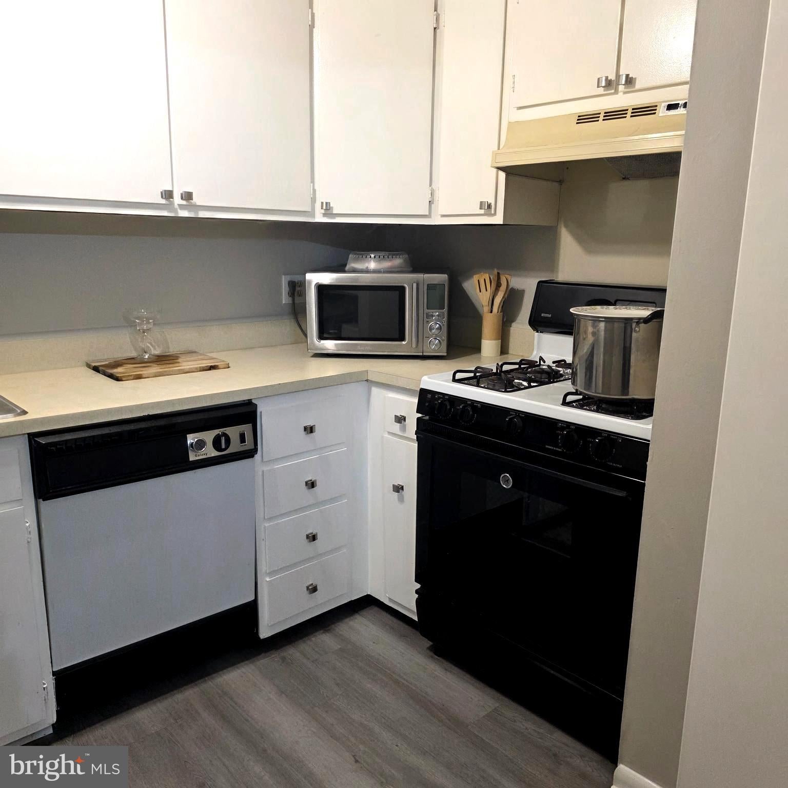 200 ERIN WAY 202