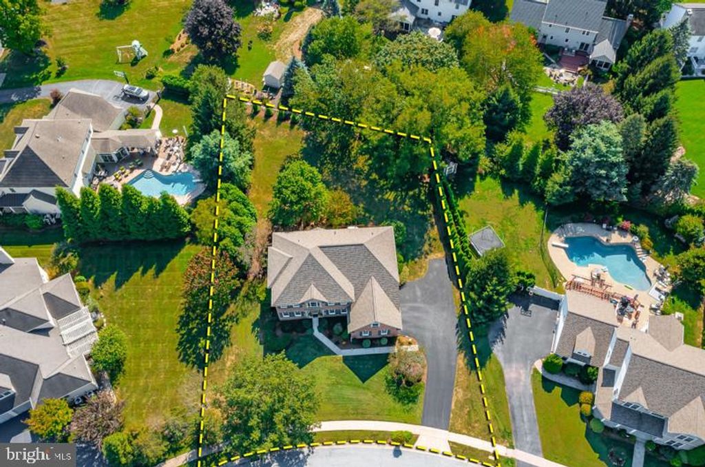 Photo of 677 Dorset Street, LITITZ, PA 17543 (MLS # PALA2076604)