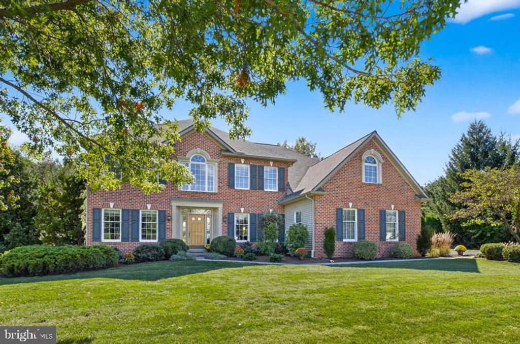 Photo of 677 Dorset Street, LITITZ, PA 17543 (MLS # PALA2076604)