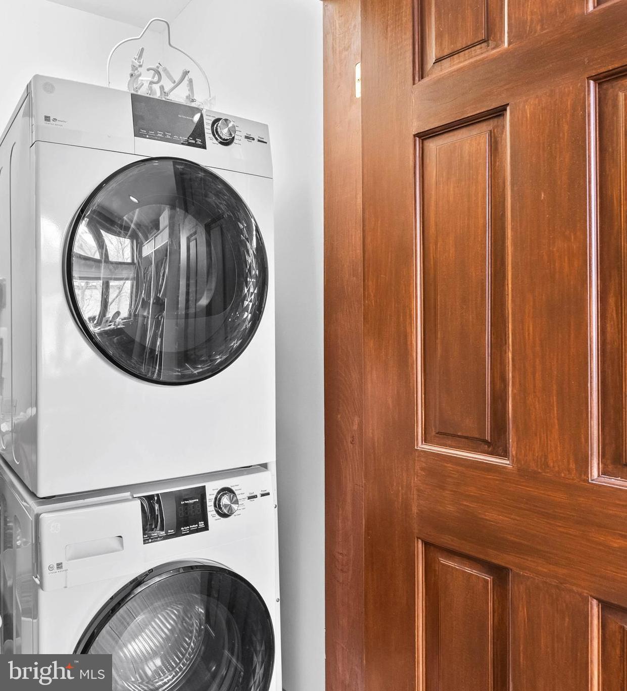 QUEEN VILLAGE - Residential