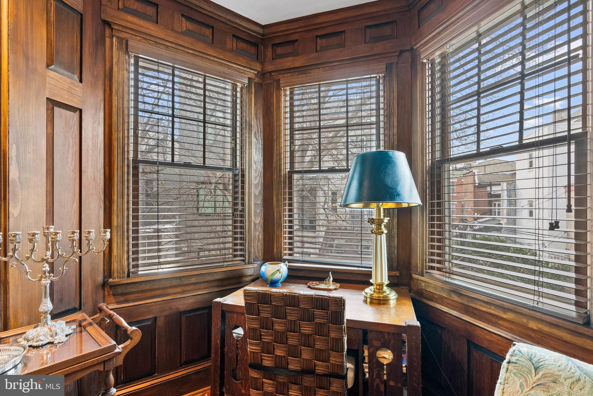 QUEEN VILLAGE - Residential