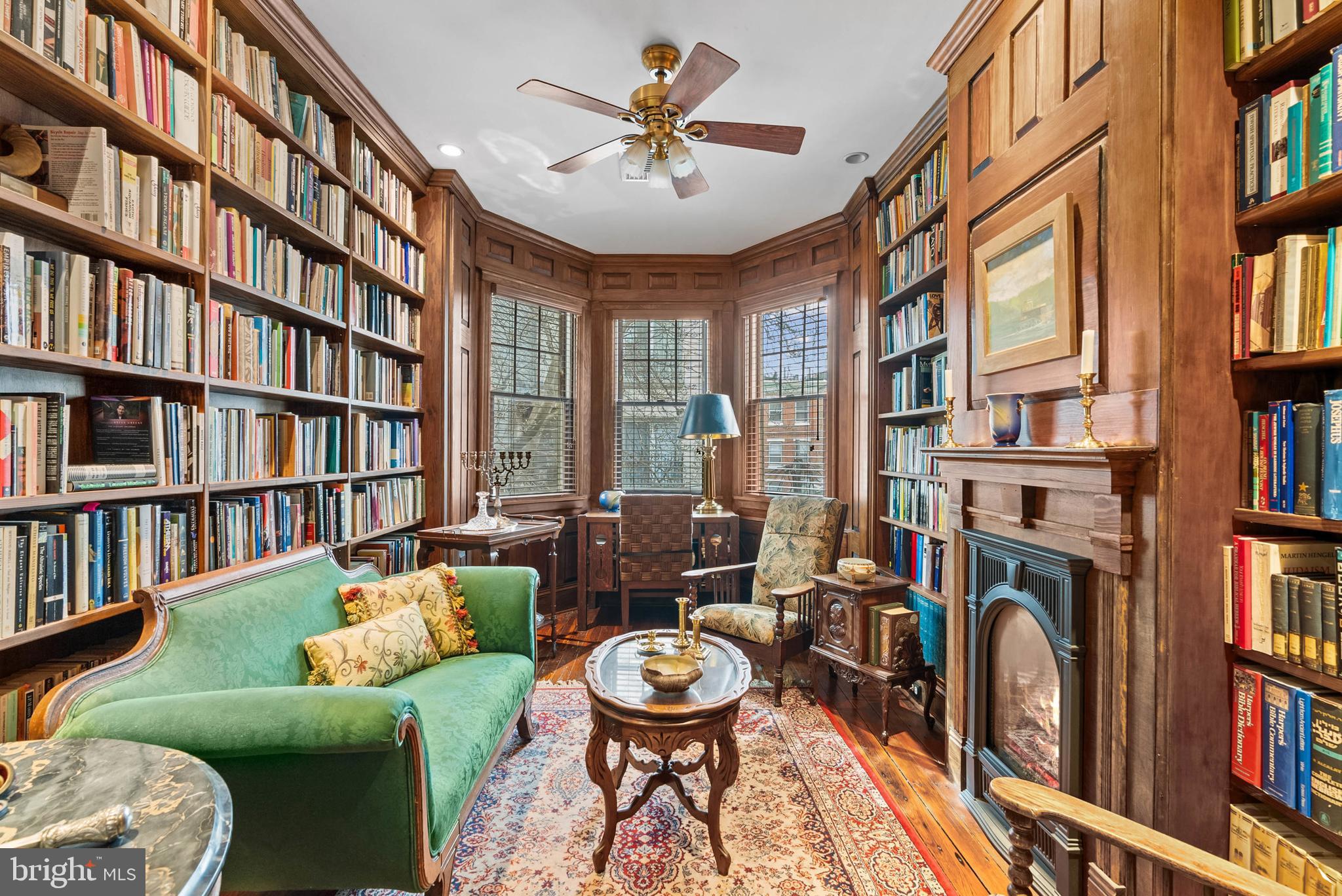 QUEEN VILLAGE - Residential