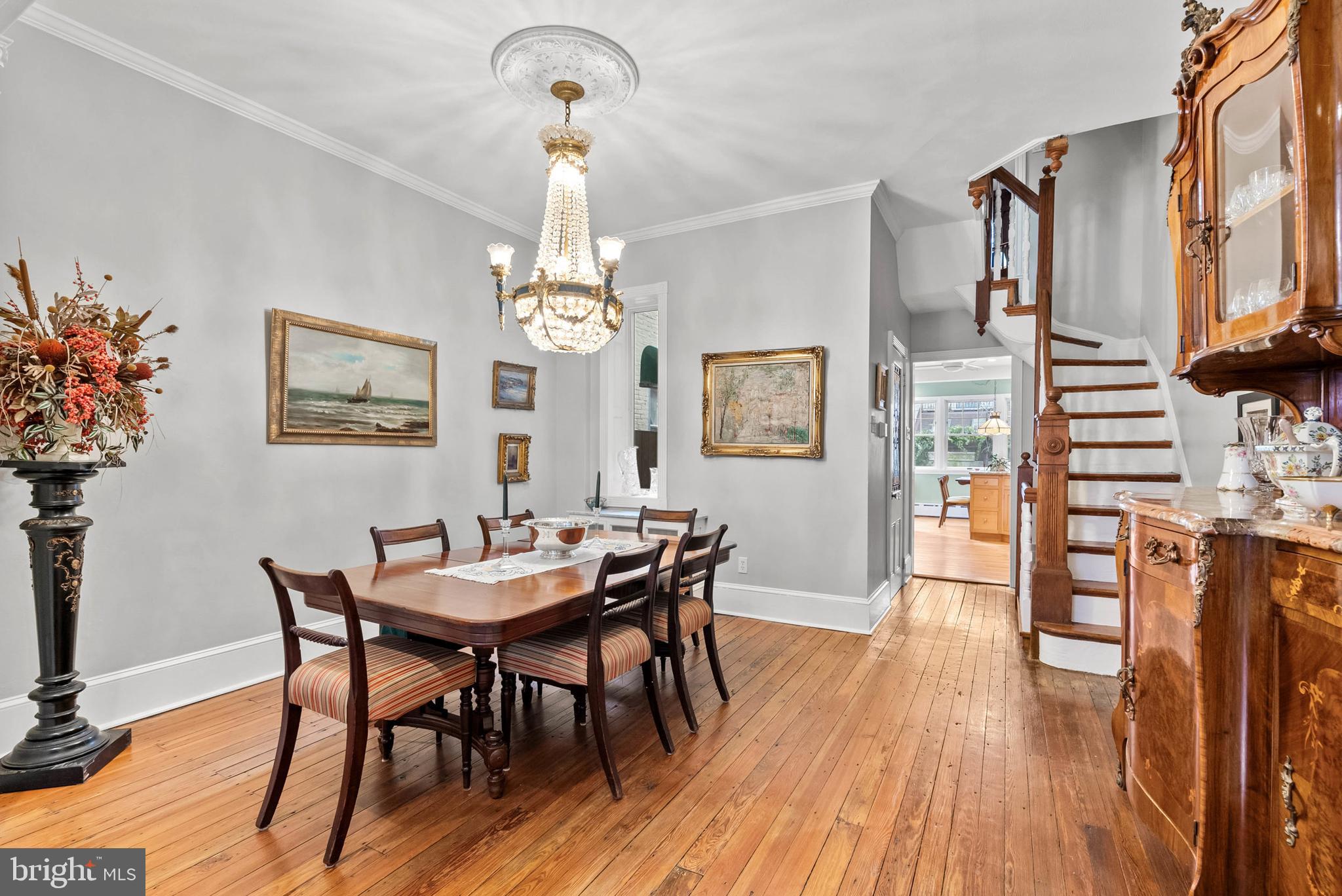 QUEEN VILLAGE - Residential