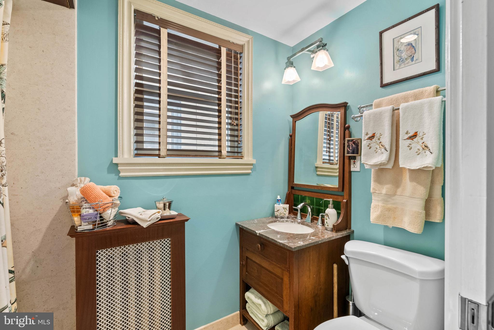 QUEEN VILLAGE - Residential