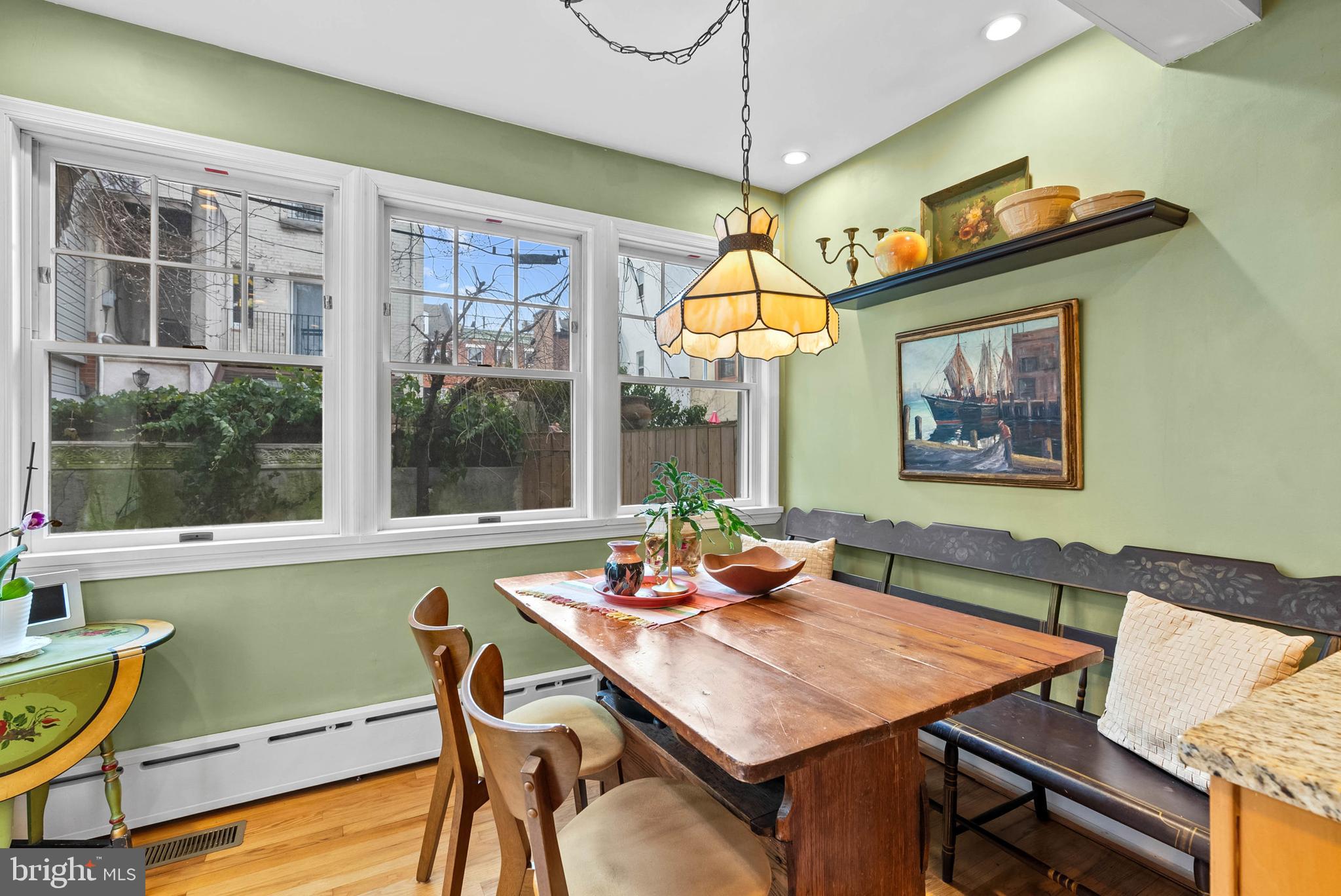 QUEEN VILLAGE - Residential