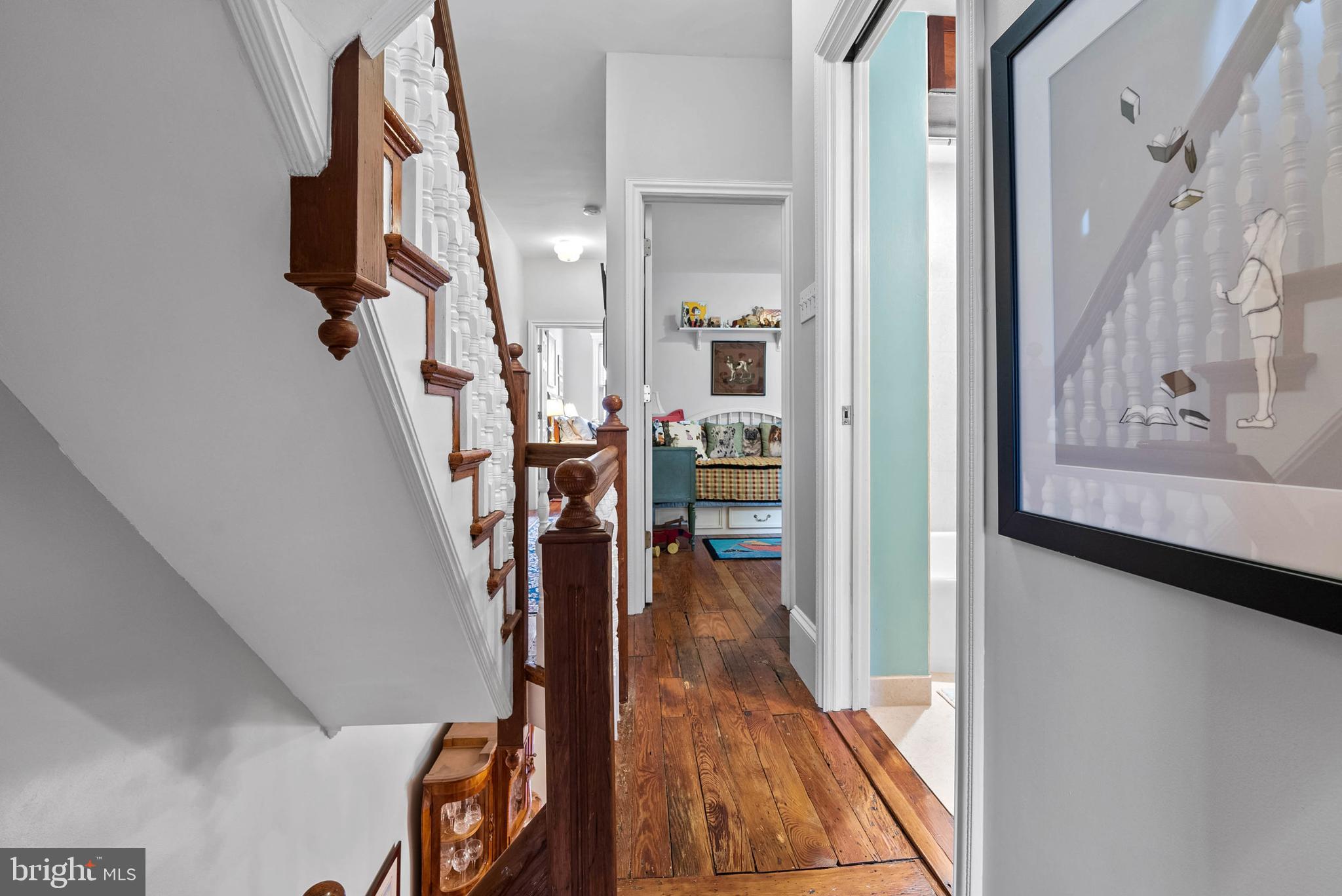 QUEEN VILLAGE - Residential