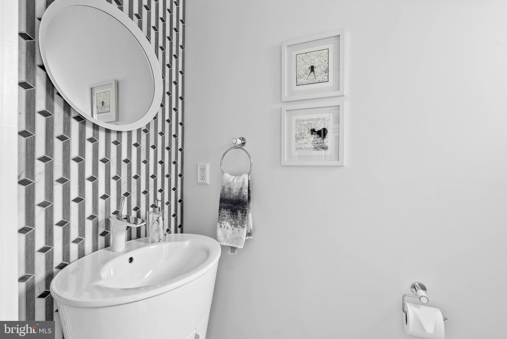 QUEEN VILLAGE - Residential